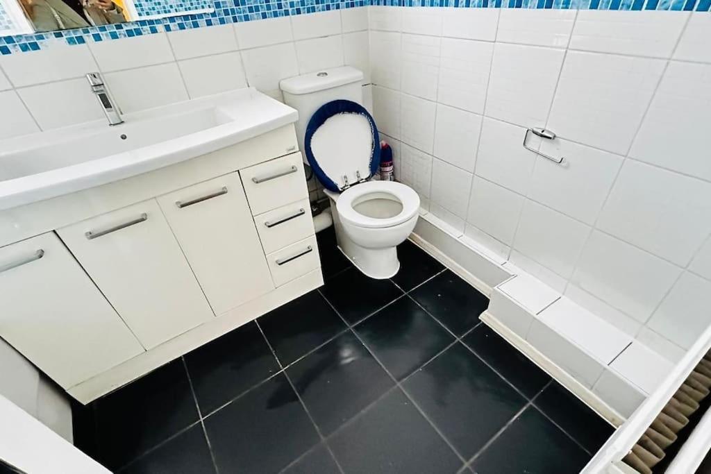 3 Bed House East London Home Extérieur photo