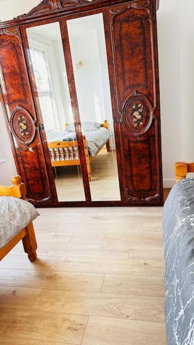 3 Bed House East London Home Extérieur photo