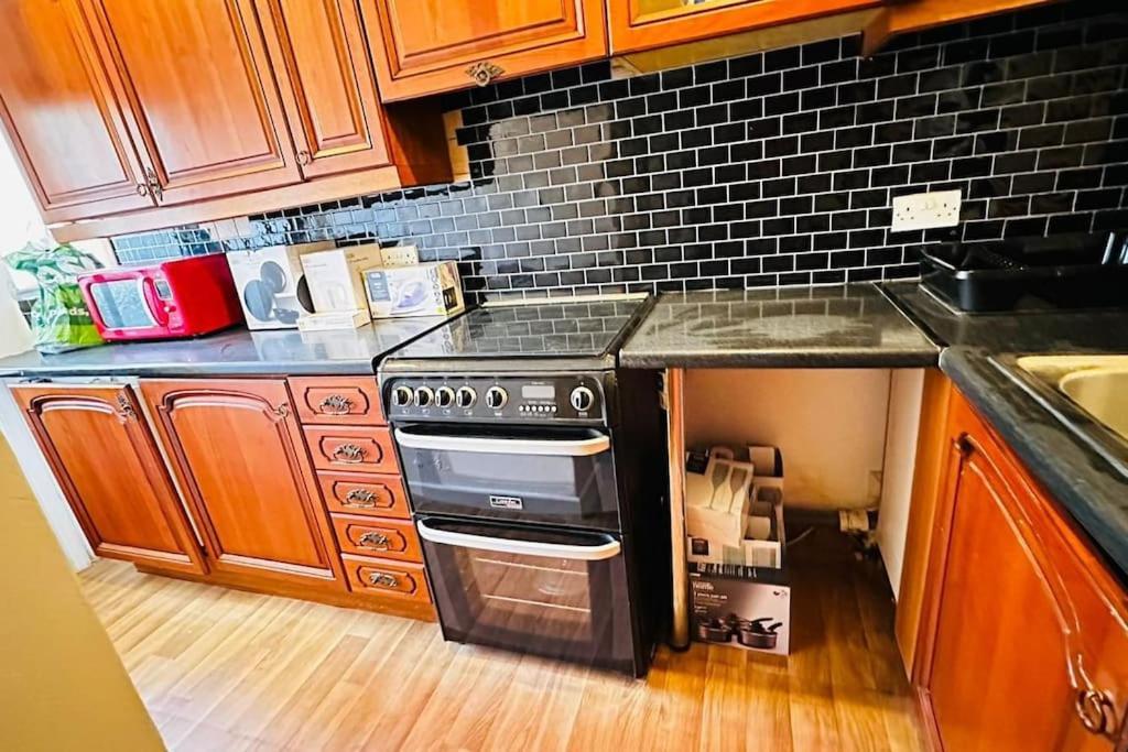 3 Bed House East London Home Extérieur photo