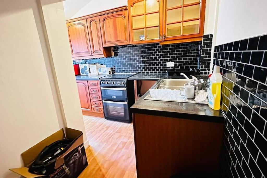 3 Bed House East London Home Extérieur photo